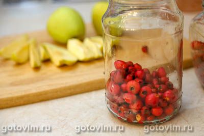 Компот из боярышника с яблоками