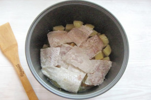 Филе судака с картофелем в мультиварке Филе судака с картофелем в мультиварке