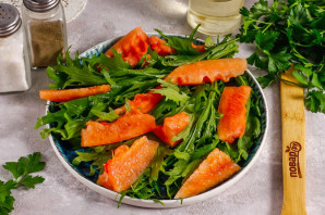 Салат с арбузом и ветчиной