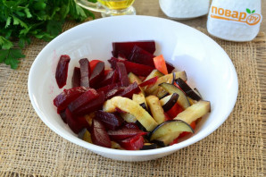 Салат из свеклы и баклажанов