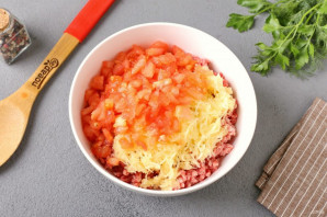 Котлеты с кабачком и помидором Котлеты с кабачком и помидором