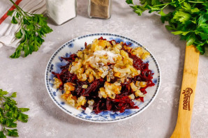 Свекла с луком в духовке