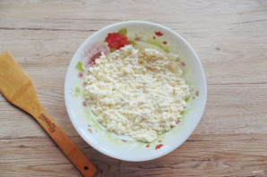 Творожная запеканка с бананом и яблоком