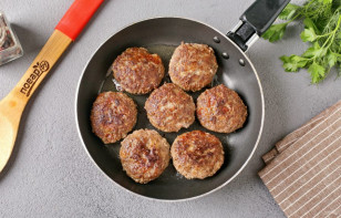 Котлеты с кабачком и помидором Котлеты с кабачком и помидором