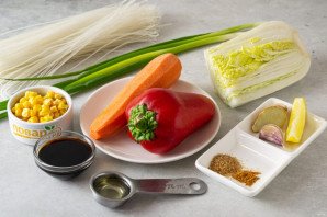 Салат из рисовой лапши