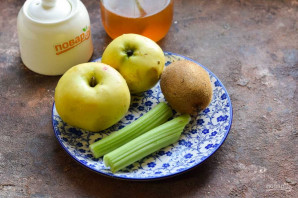 Смузи из сельдерея, яблока и киви Смузи из сельдерея, яблока и киви