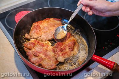 Стейки из свинины с чесноком и розмарином Стейки из свинины с чесноком и розмарином