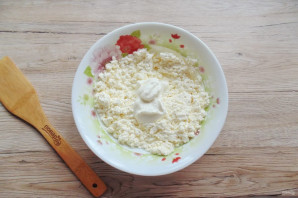 Творожная запеканка с бананом и яблоком