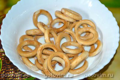 Ленивая «пицца» из сушек с колбасой и сыром Ленивая «пицца» из сушек с колбасой и сыром