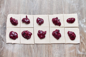 Конвертики с джемом из черной смородины Конвертики с джемом из черной смородины