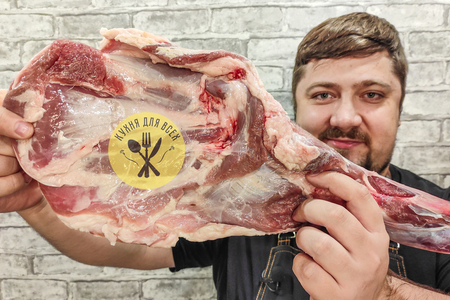 Баранина запеченная в духовке с киви Баранина запеченная в духовке с киви