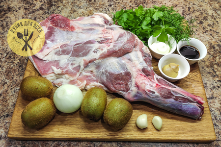 Баранина запеченная в духовке с киви Баранина запеченная в духовке с киви