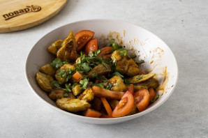 Азиатский салат с баклажанами и помидорами