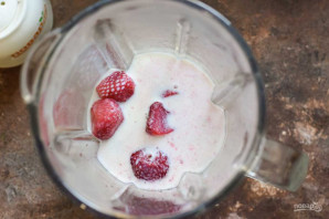 Смузи из киви и клубники