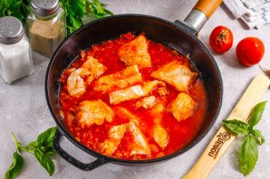 Лосось в томатном соусе