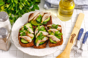 Тосты с селедкой