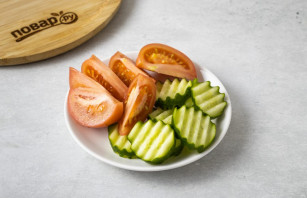 Салат по-турецки с маринованной капустой Салат по-турецки с маринованной капустой