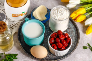 Жареные вареники с вишней