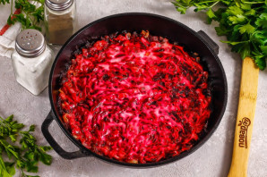 Свекла с луком в духовке