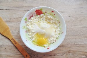 Творожная запеканка с бананом и яблоком