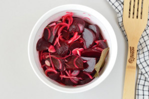 Маринованная свекла с луком