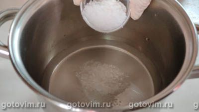 Колбаса из копченой и сырой рульки в пластиковой бутылке