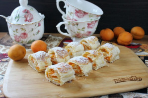 Слоеный рулет с абрикосами