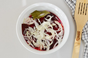 Маринованная свекла с луком
