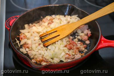 Паштет из фасоли с жареным беконом