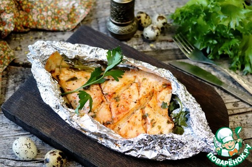 Камбала, запеченная с паприкой и петрушкой