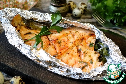 Камбала, запеченная с паприкой и петрушкой