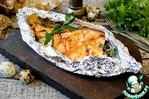Камбала, запеченная с паприкой и петрушкой