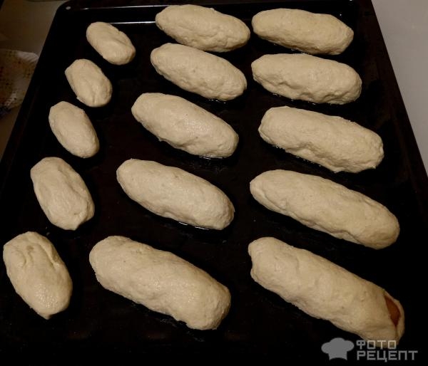 Рецепт: Булочки с сосисками - На скорую руку, для школьного завтрака, из творожного теста.
