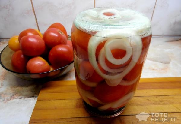 Рецепт: Консервированные помидоры - с луком