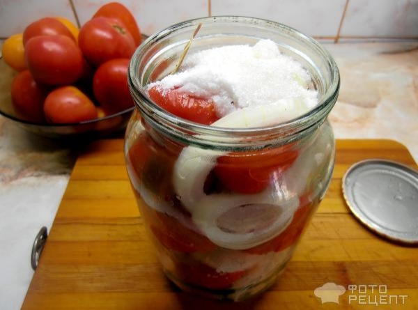 Рецепт: Консервированные помидоры - с луком