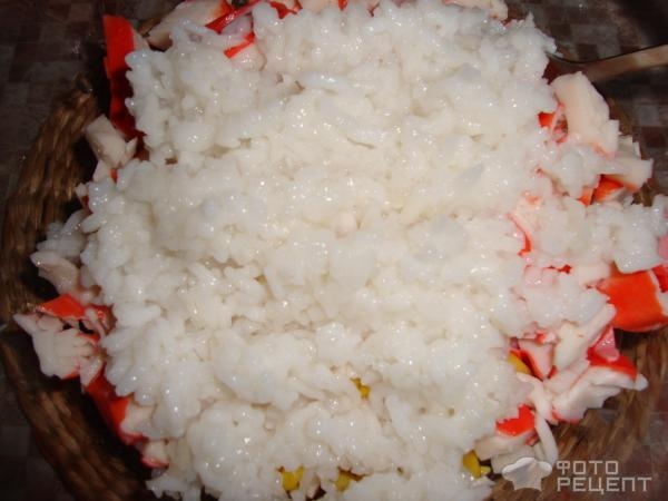 Рецепт: Крабовый салат классический с рисом - та самая классика. с чего всё начиналось.