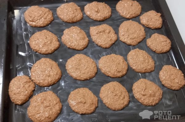 Рецепт: Овсяное печенье из мелких хлопьев - Очень шоколадное, тонкое хрустящее печенье