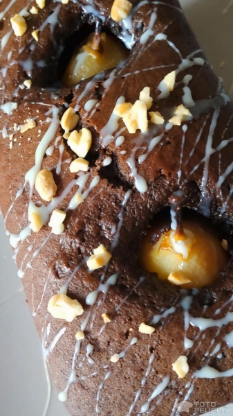 Рецепт: Шоколадный кекс с грушами - как сделать из обычного кекса праздничный