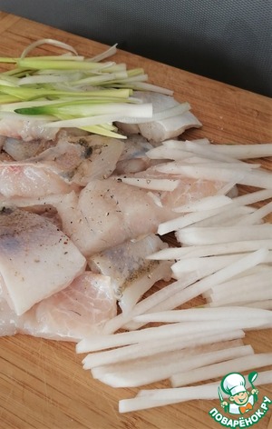 Щука (судак) в листьях савойской капусты