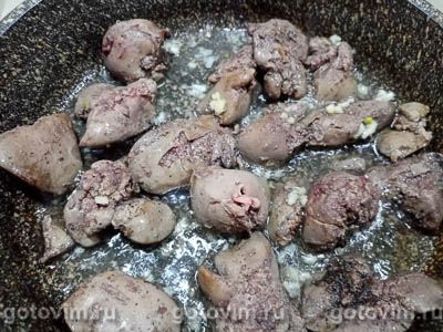 Жареная куриная печень в белом вине