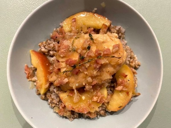 
Курица с гречкой в сковороде — рецепт приготовления в домашних условиях	