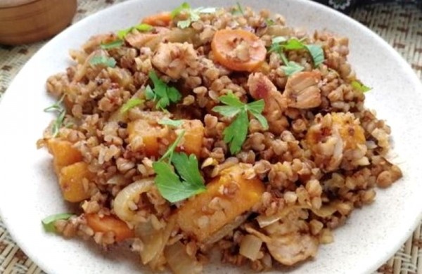 
Курица с гречкой в сковороде — рецепт приготовления в домашних условиях	