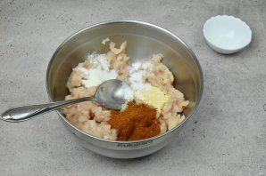 Рулет из куриной грудки с паприкой Рулет из куриной грудки с паприкой