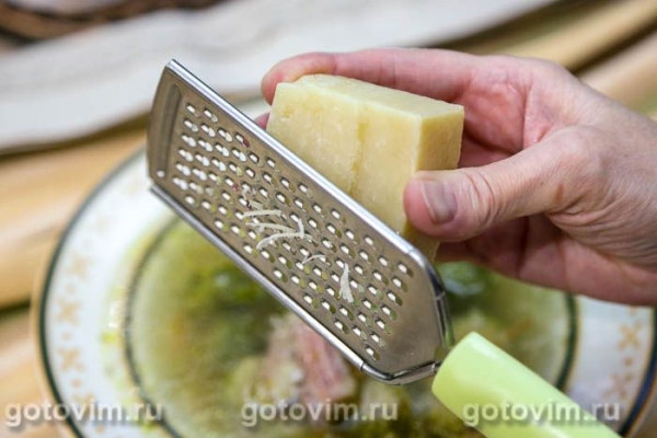 Суп с брюссельской капустой на мясном бульоне в мультиварке 