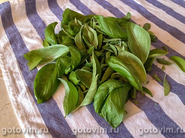 Рулетики из баклажанов с песто Рулетики из баклажанов с песто