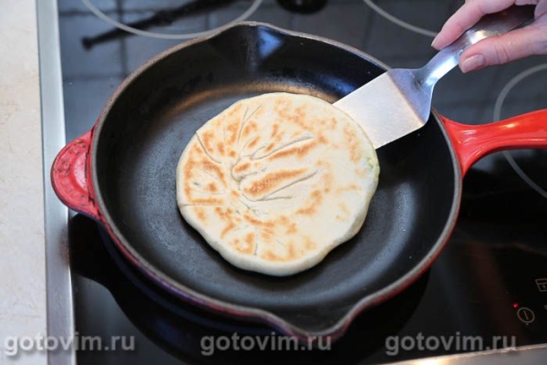 Лепешки на кефире с зеленым луком и яйцом Лепешки на кефире с зеленым луком и яйцом