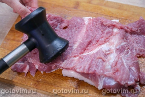 Свиной рулет с зелёной спаржей в мультиварке