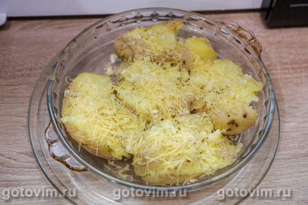 Мятая картошка в мундире с чесноком и сыром в микроволновке Мятая картошка в мундире с чесноком и сыром в микроволновке