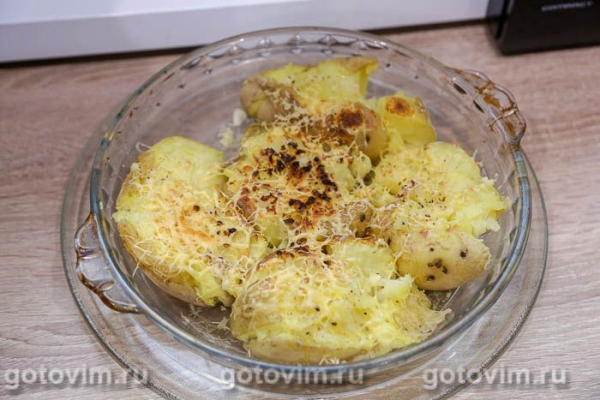 Мятая картошка в мундире с чесноком и сыром в микроволновке Мятая картошка в мундире с чесноком и сыром в микроволновке