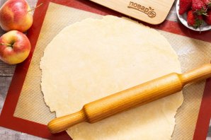 Пирог с яблоками и клубникой Пирог с яблоками и клубникой